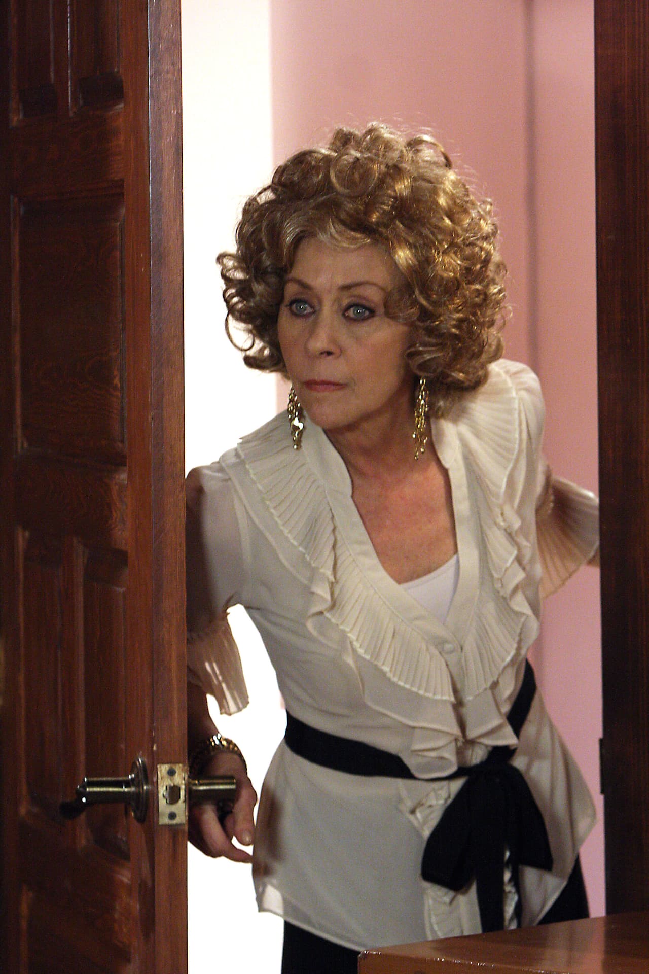 Nació el 29 de noviembre de 1949 en Buenos Aires, Argentina. Llegó a México en la época de los 90, donde participó en 40 telenovelas, 12 series, 6 películas y en varias obras de teatro.