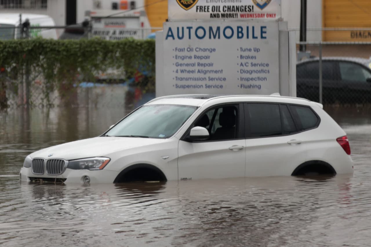 ¿Las pólizas de seguro cubren daños a autos por inundaciones en Texas? 