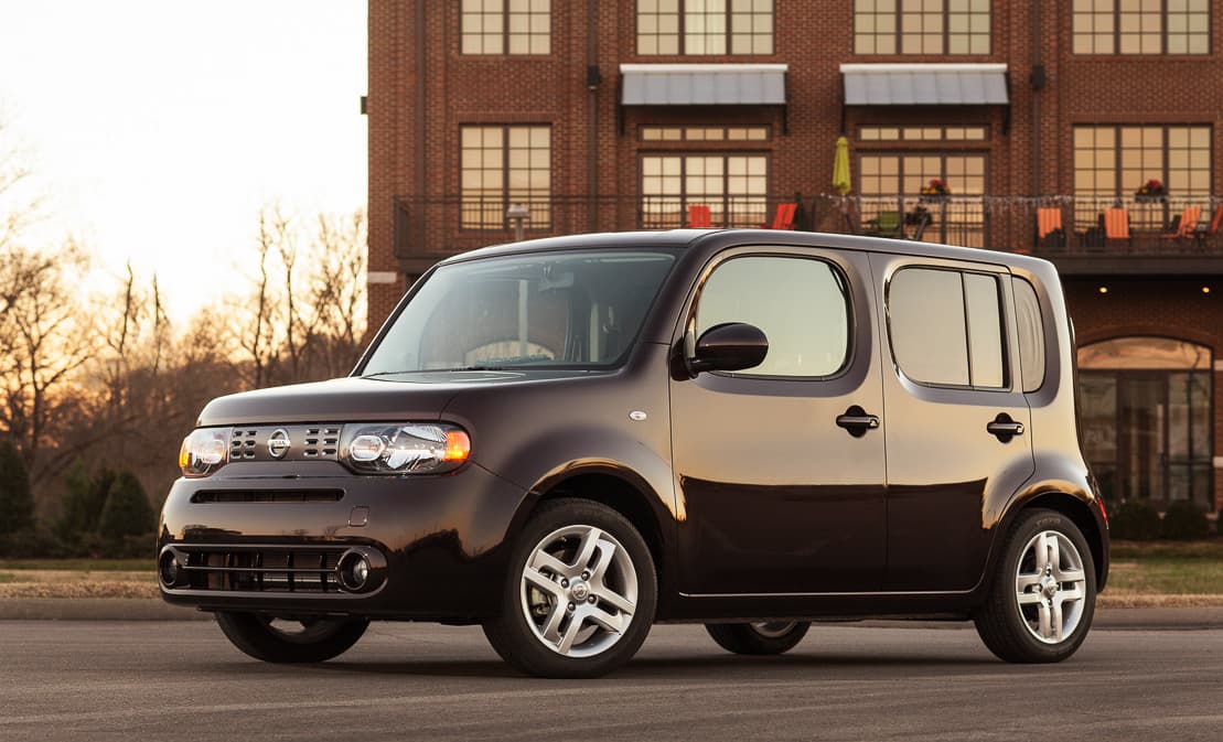 3. Nissan Cube: El pequeño 'cubo' de Nissan sufrió una caída interanual del 99.1%, habiendo vendido en Estados Unidos en abril de 2016 solamente 1 unidad. Su inconfundible estilo de formas cuadradas con esquinas redondeadas fue un éxito en Japón pero un fracaso en los Estados Unidos.