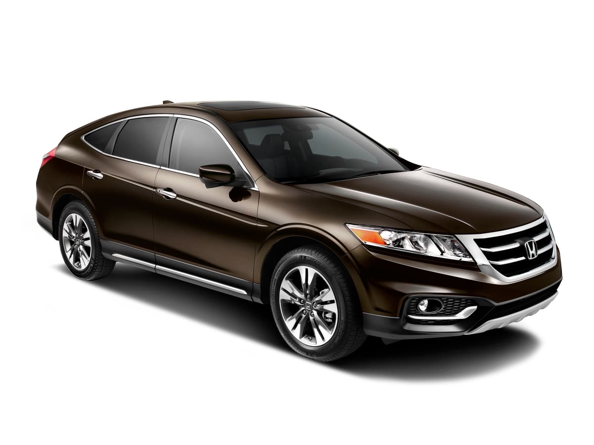 12. Honda Crosstour. Con sólo 72 unidades vendidas en abril de este año el gigantesco y nunca querida hatchback esta viviendo sus últimos días. Descontinuado para 2016 el Crosstour sufrió una caída del 91.3% en sus ventas.