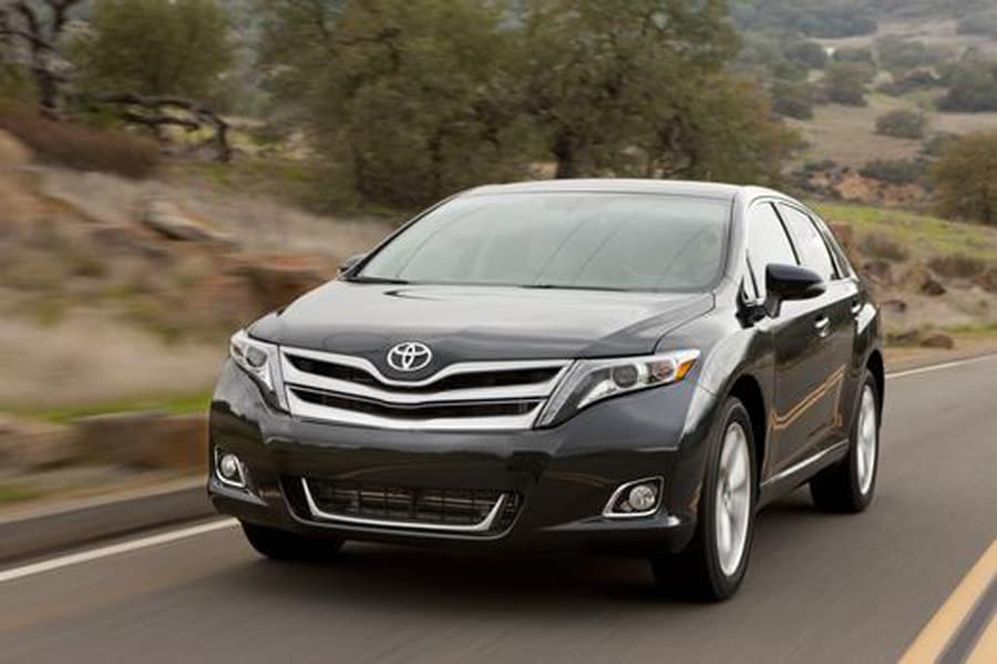 8. Toyota Venza. La crossover de paseo de Toyota nunca consiguió en público que esperaba por lo que fue sumariamente ejecutada a a mediados de 2015. El pasado abril experimentó una caída en sus ventas del 97.3 con 57 unidades vendidas.