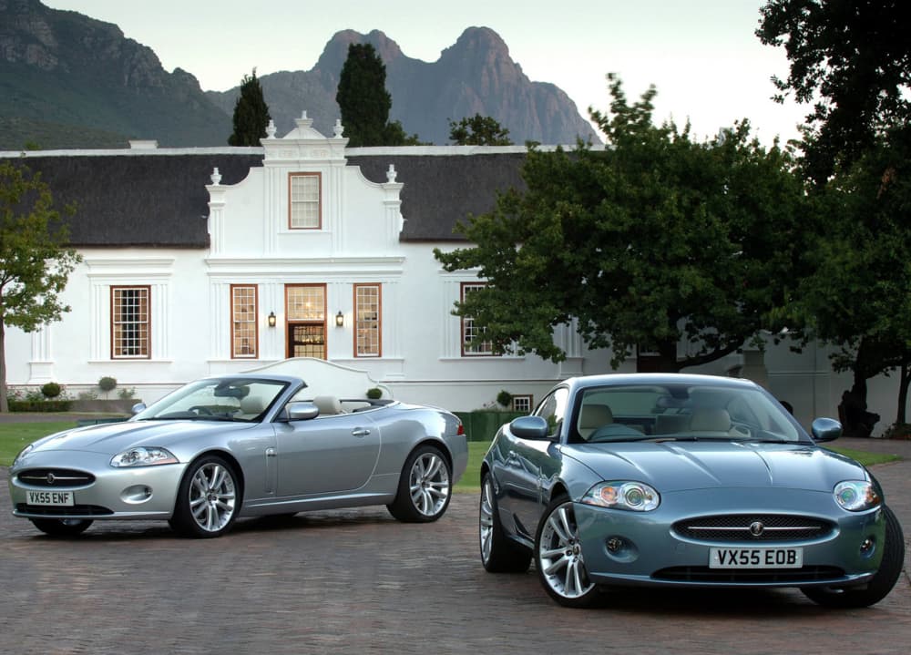 7. Jaguar XK. La segunda generación del gran turismo de Jaguar llegó en el 2014 y fue un éxito de ventas y críticas. Sin embargo su alto precio y la falta de actualizaciones la hicieron obsoleto rápidamente y fue rápidamente retirado con la llegada del reverenciado F-Type. En el cuarto mes del año en curso se vendió 1 sola unidad y la caída interanual se establece en 97.7%.