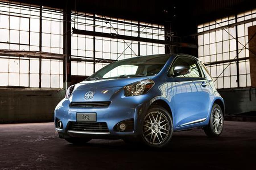 5. Scion iQ: El pequeño iQ fue presentado en la edición 2009 del Auto Show de Nueva York con el emblema de Scion, marca con la cual Toyota comercializó este vehículo en Estados Unidos. El iQ fue retirado del mercado en 2015. En abril del año en curso se vendió una sola unidad lo cual representa una merma del 98.6 por ciento.