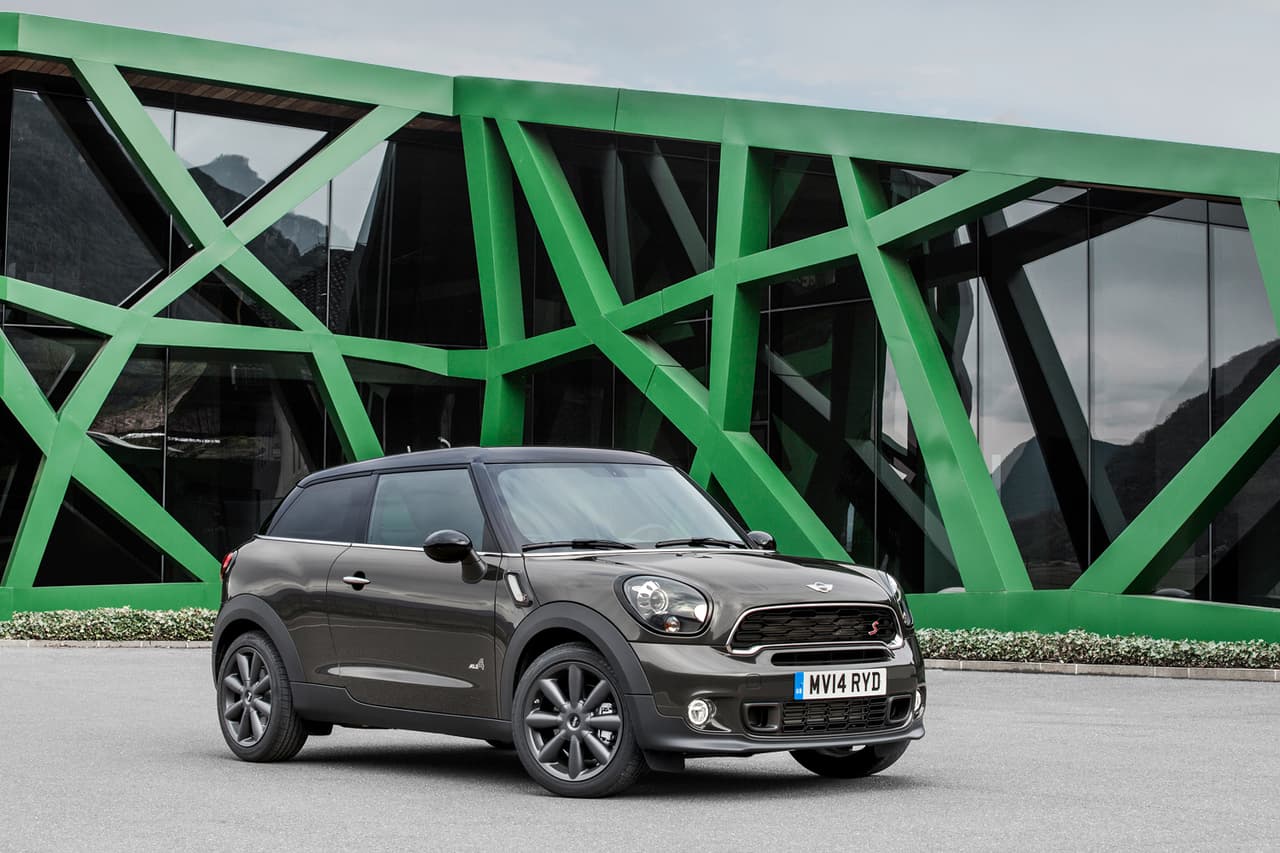 13. Mini Paceman: La crossover de 3 puertas de Mini logró colocar solo 9 unidades en abril de este de 2016, lo cual supone una caída interanual del 89%. La falta de popularidad de este modelo quizás se deba a la falta de puertas traseras, pero cualquiera que sea la causa Mini decidió el año pasado terminar con el sufrimiento del Paceman a finales del año pasado.