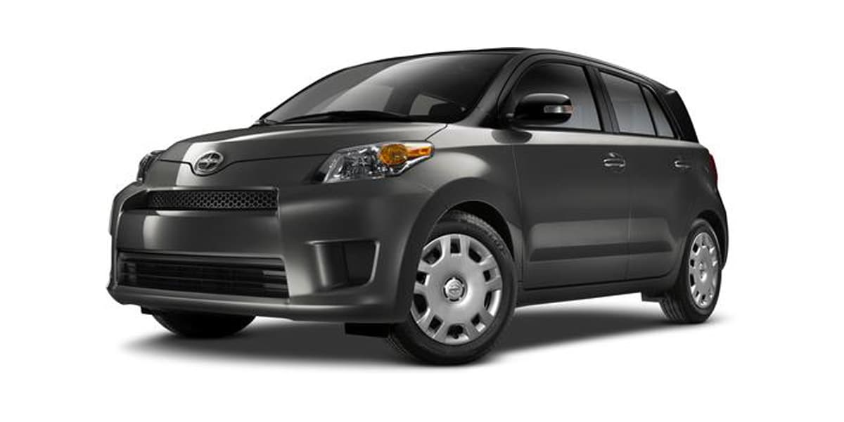 4. Scion xD: La única unidad vendida en abril de 2015 del Scion xD se traduce en una caída año a año del 99.1%. La primera generación de este vehículo de 5 puertas había sido presentada en el Auto Show de Chicago 2007, debutando a mediados de ese año en Estados Unidos.