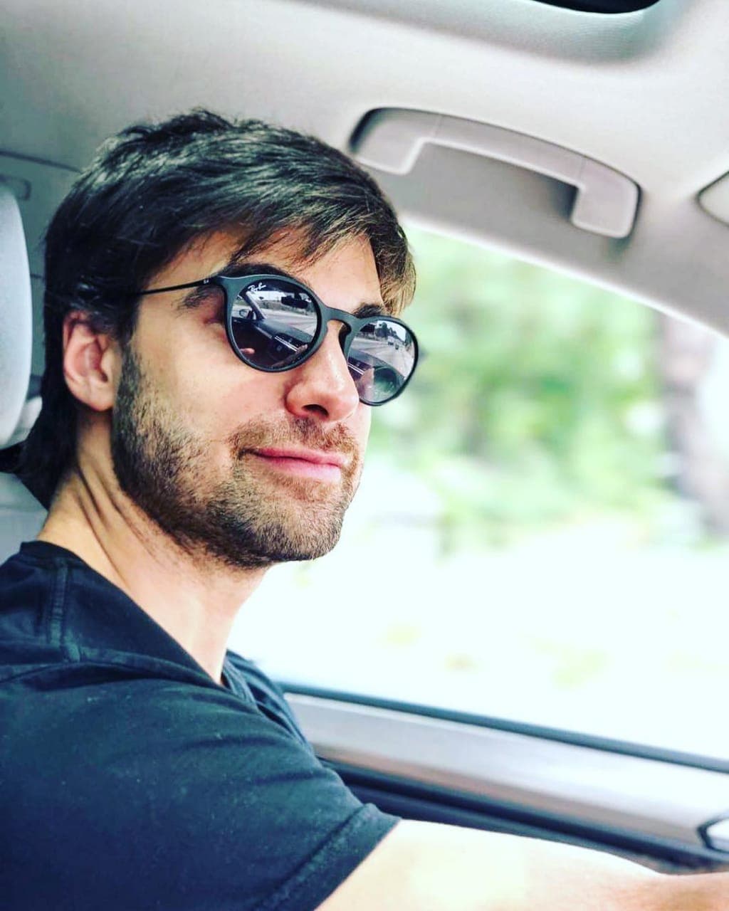 Amigos y compañeros del medio artístico reaccionaron ante la publicación hecha por el protagonista de 'Sueño de amor'.