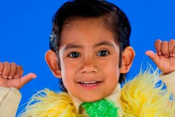 En la última temporada de La Familia P. Luche, el público conoció a Maradonio, hijo de Excelsa y Ludovico. El personaje interpretado por Eugenio Derbez hizo una donación a un banco de esperma y su asistente doméstica lo adquirió para embarazarse por inseminación artificial, sin saber que era de su patrón. Este personaje es producto de ese procedimiento.