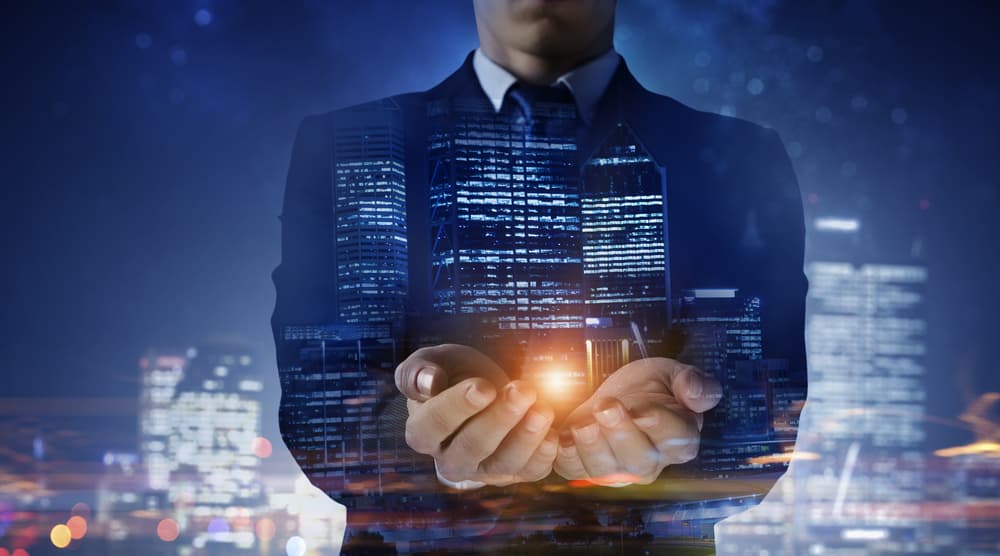 En algunos años lo que hoy padece la humanidad será historia. Los seres humanos viviremos muchos años más, con mayor calidad de vida, libres de enfermedades que hoy nos afectan, sin depender del petróleo sino de la energía solar y como el Sol no se puede “comprar” por nadie ya que es una energía que fluye libremente en el planeta tanto asequible a todos. Marcará el desarrollo de viajes interestelares y de un planeta más justo para todos.