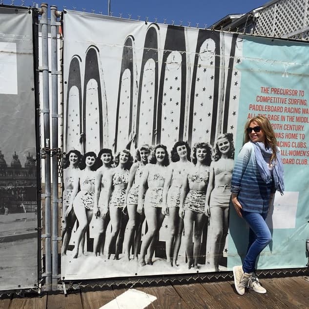 Es una mujer divina de pies a cabeza.