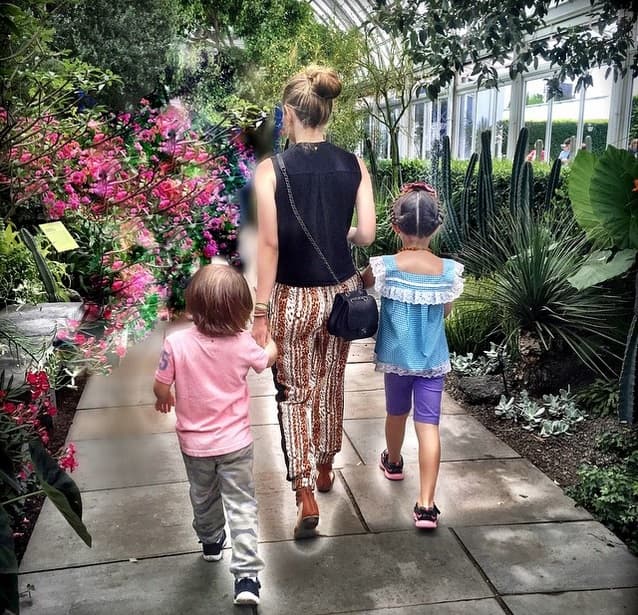 A sus pequeños siempre les inculca el amor por la cultura latina y los buenos hábitos.