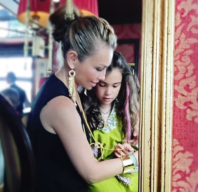 Toda una mami responsable...