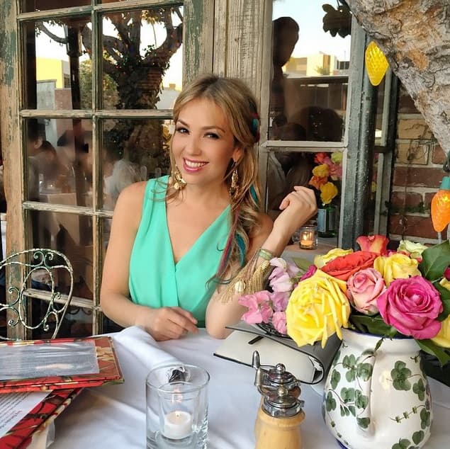 Las facetas de Thalía como madre amorosa y mujer sensual fascinan a todos.