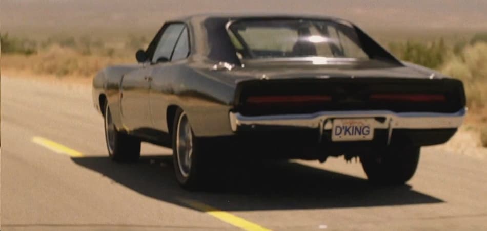 El Dodge Charger R/T 1970 es uno de los históricos muscles del siglo XX. Es de tracción trasera, y lleva un motor de 7.0 litros, que produce 425 caballos de fuerza. Su transmisión es manual, de cuatro velocidades, y su velocidad máxima, ronda las 135 millas por hora.