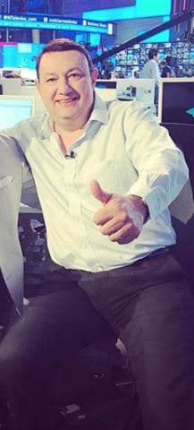 El periodista deportivo Antonio de Valdés también formó parte de la primera etapa de Hoy, de 1998 al año 2000. Él estaba a cargo de dar las notas deportivas y de bromear con sus compañeros de elenco.