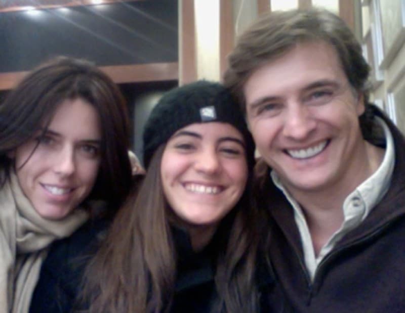 Valentina mantiene una excelente relación con Maki, todavía esposa de Juan Soler, y con sus hermanas menores.