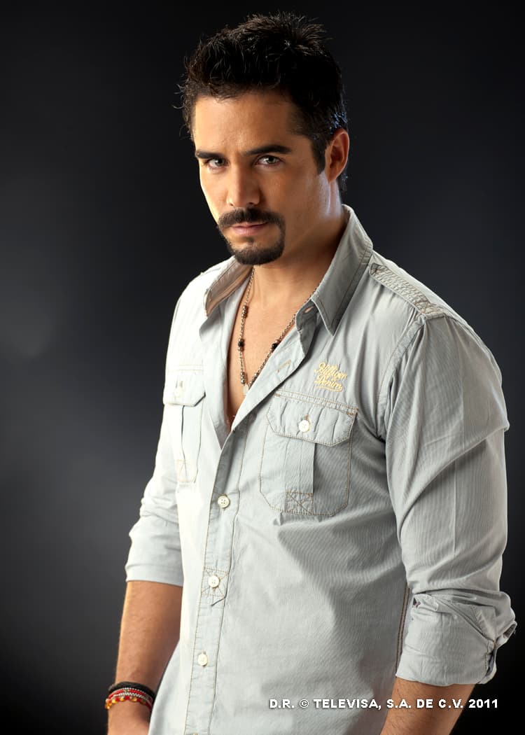 Gustavo era una arquitecto que estaba perdidamente enamorado de ella.