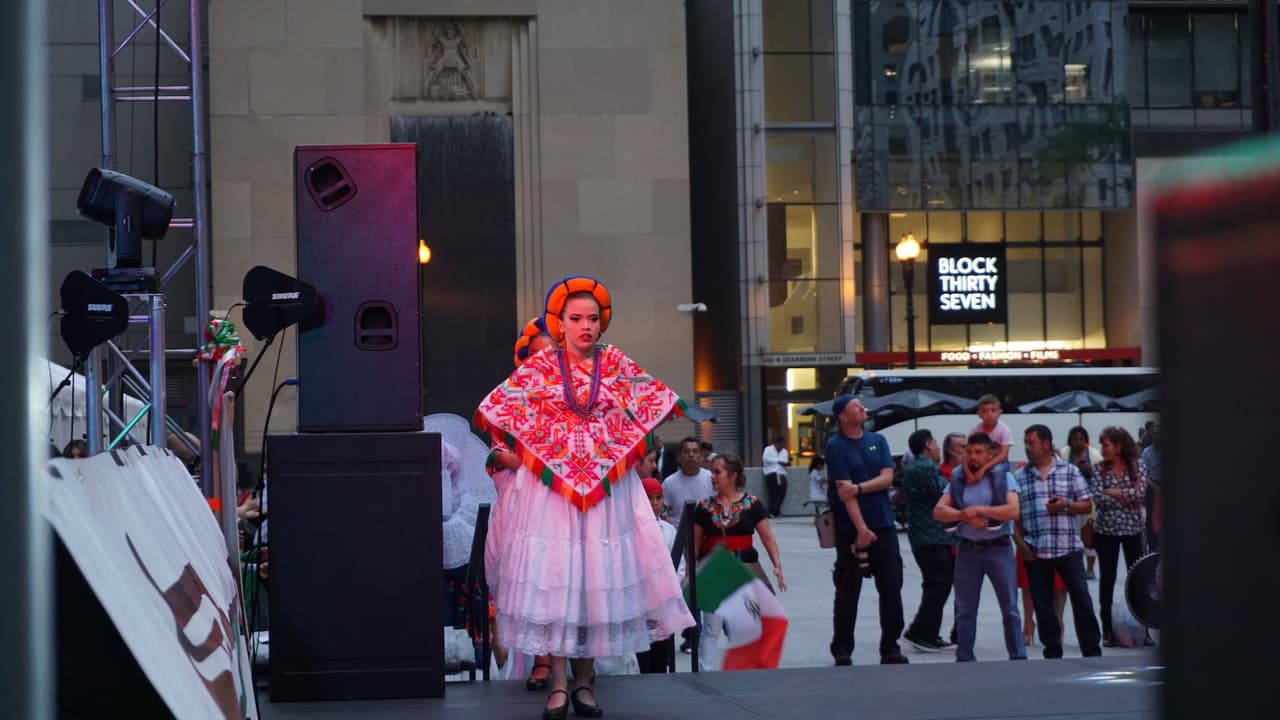 Las vestimentas de los bailarines que participaron mostraban el trabajo artesanal de la ropa mexicana.