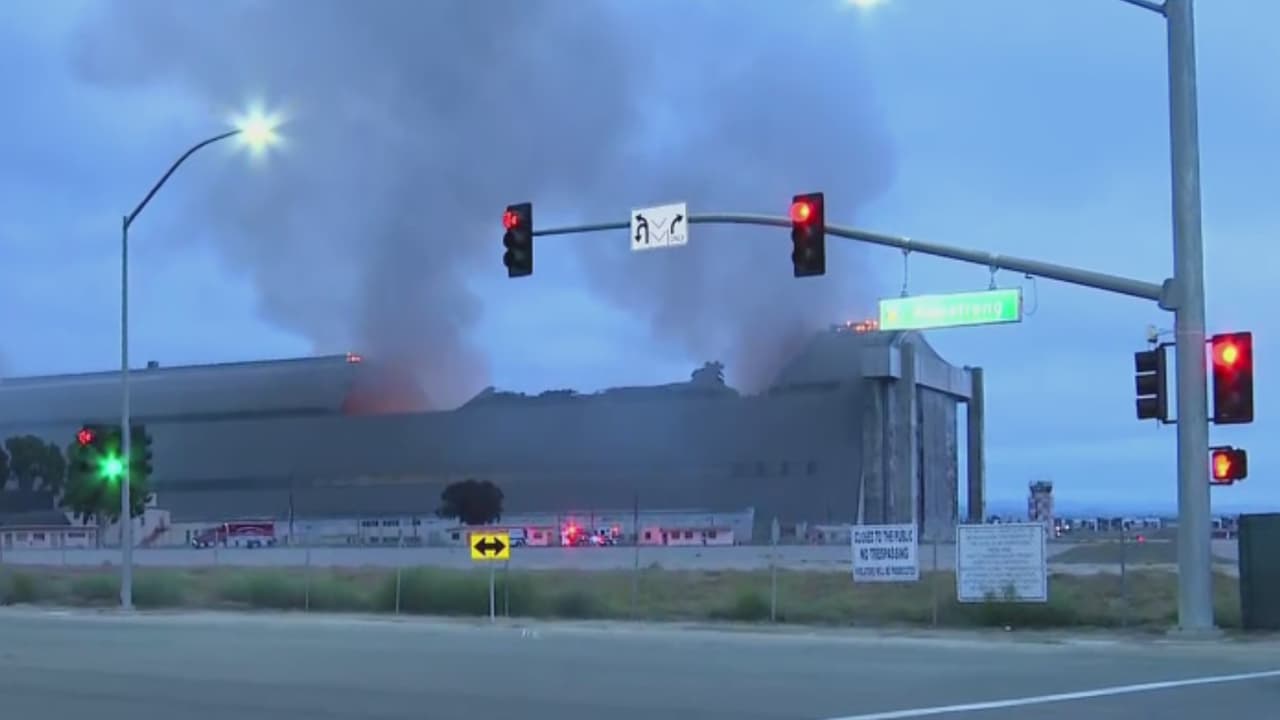Mayoría de las escuelas en Tustin reabre sus puertas, sin contaminación por incendio en el hangar
