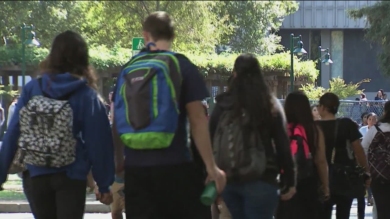 Profesores en California alertan que el abuso de IA puede frenar el aprendizaje en universidades