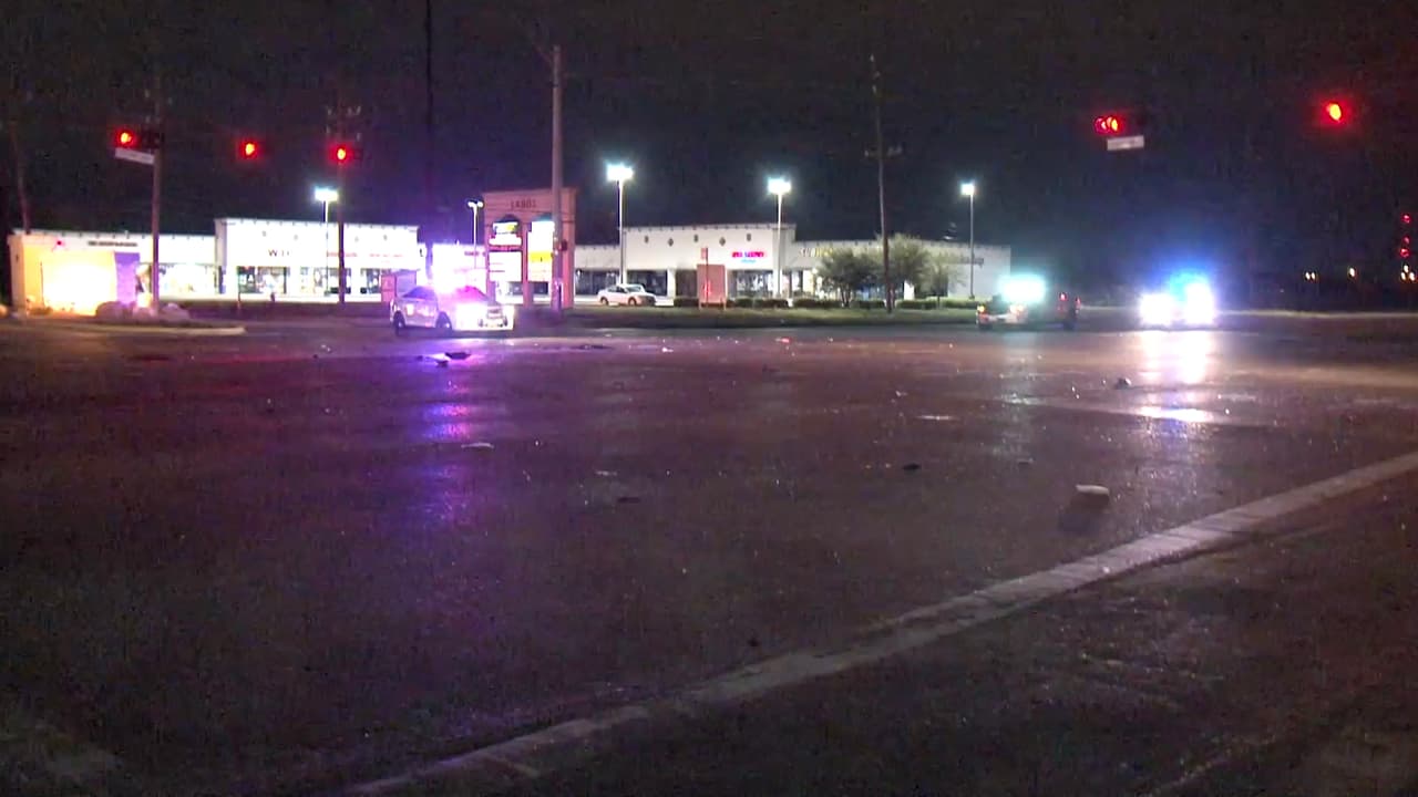 El accidente pasó en la intersección de la carretera 249 y la calle Hollister al noroeste de Houston.