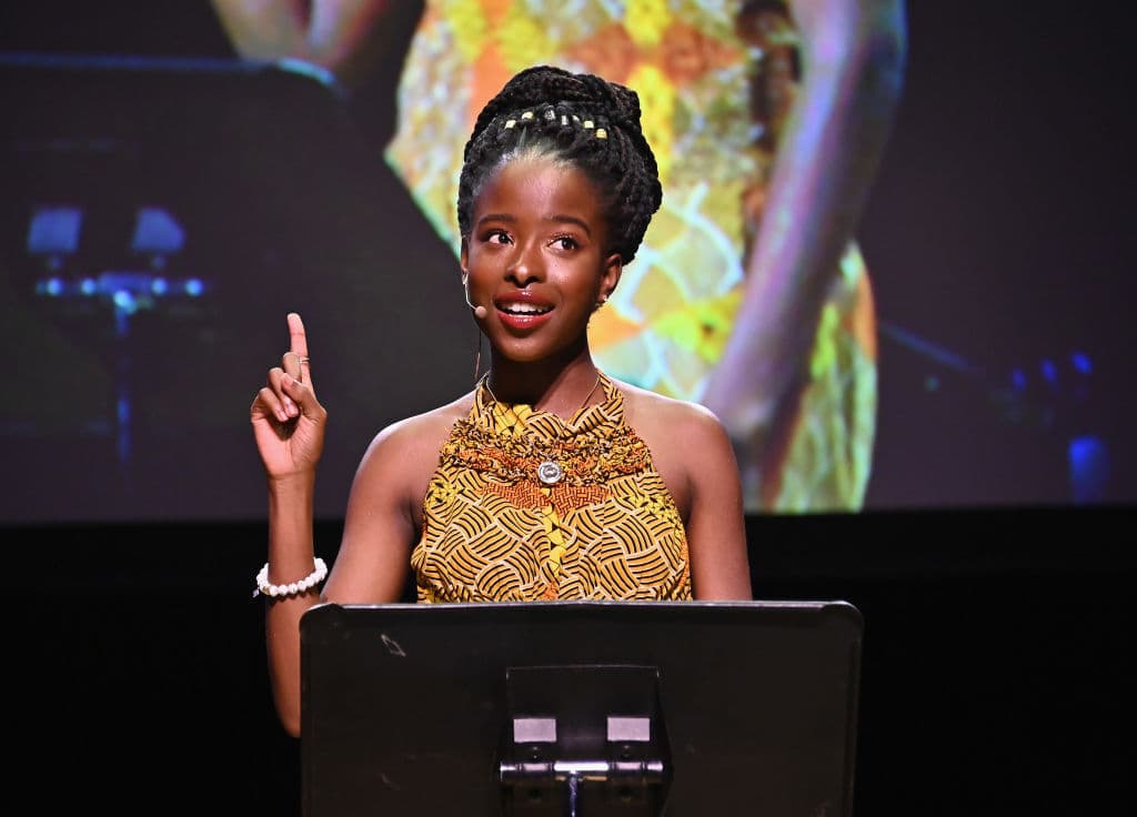La poeta angelina leyó su poema original “The Hill We Climb” le valió una ovación de pie y elogios nacionales.