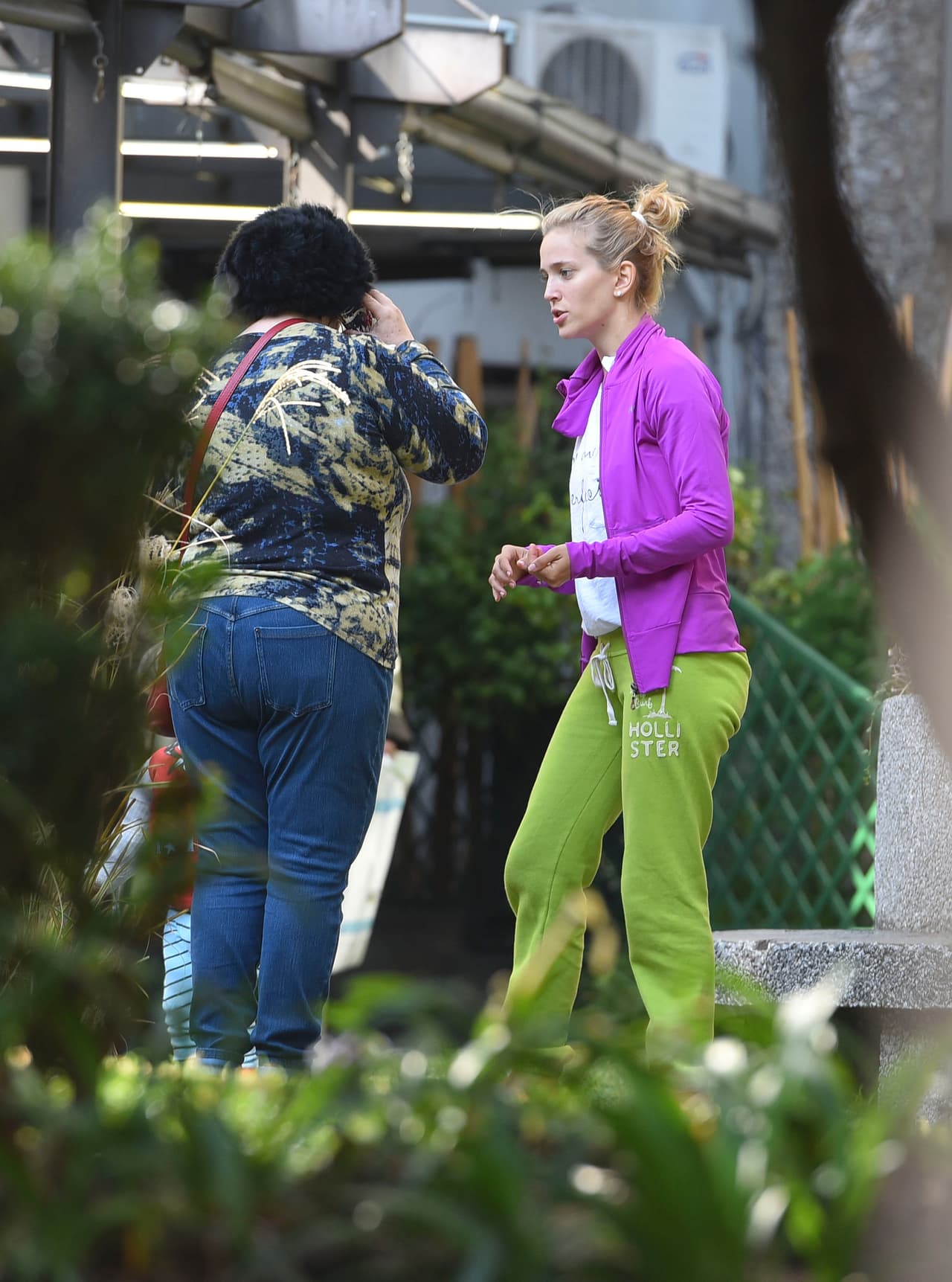 Y la actriz y modelo argentina lo sigue paso a paso