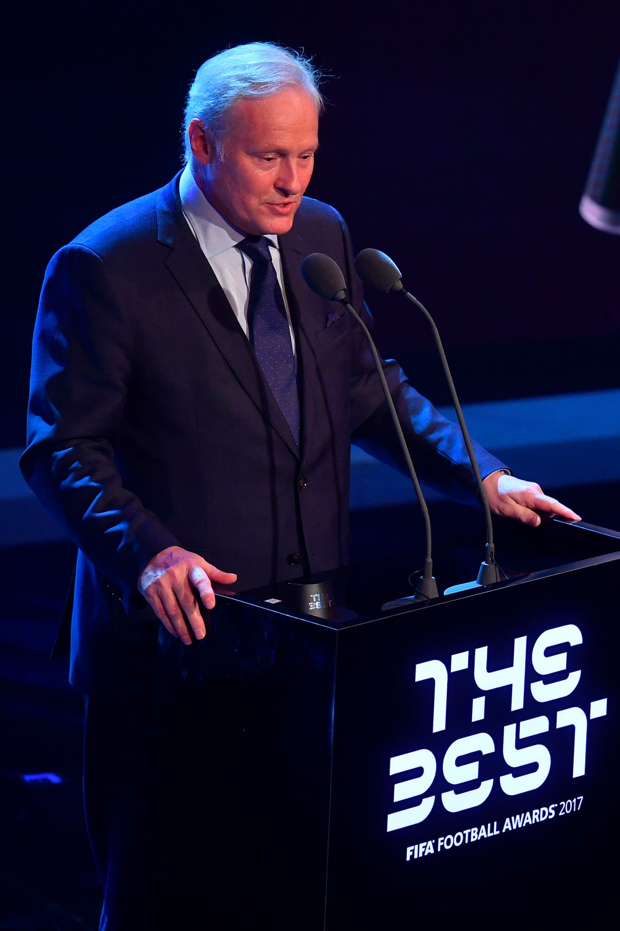 <b>Premio a la Mejor Afición (2017): </b>Celtic F.C. (Escocia), representados por Ian Bankier, presidente del club, por el homenaje a los campeones de la Champions League 50 años atrás.