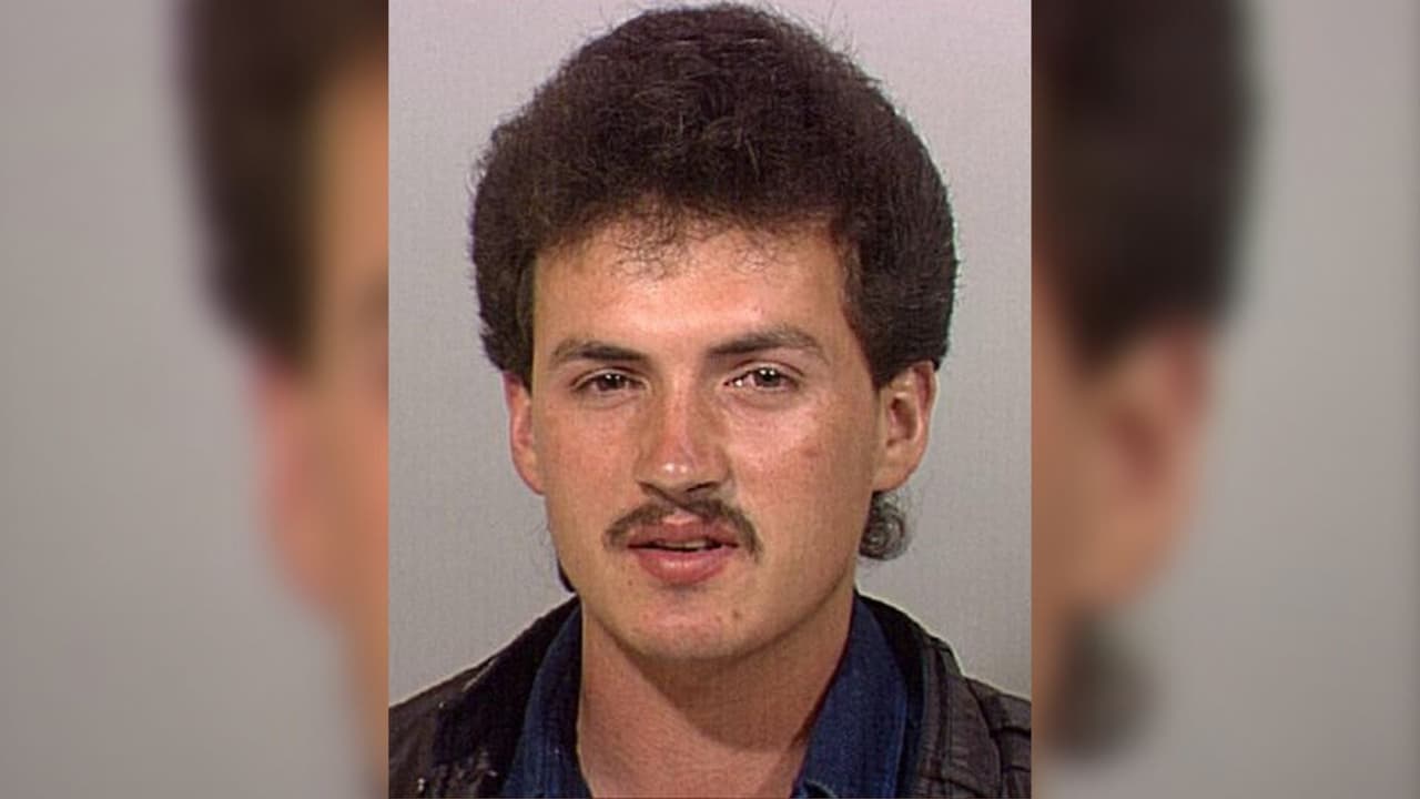 <h3 class="cms-H3-H3"><b>Samuel Mendoza Rubio</b></h3>
<br>Raza: hispana
<br>Género: masculino
<br>Altura: 5'8"
<br>Peso: 150 libras
<br>Cabello: café
<br>Ojos: café
<br>Edad: 48
<br>
<br>A Mendoza Rubio se le considera armado y peligroso. Lo buscan por un homicidio en 2003.
<b>El FBI ofrece una recompensa</b> por información que lleve a su captura.