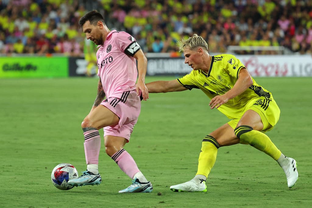 MacNoughton sobre su patada a Messi: “Fue solo una entrada más”