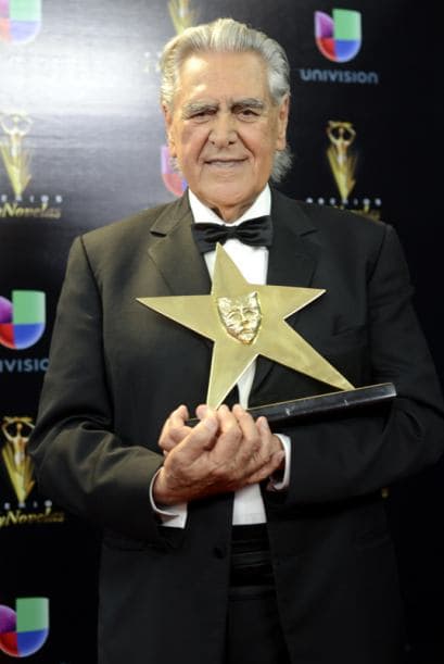Don Eric del Castillo recibió un reconocimiento especial por su vasta trayectoria en las novelas y el cine.