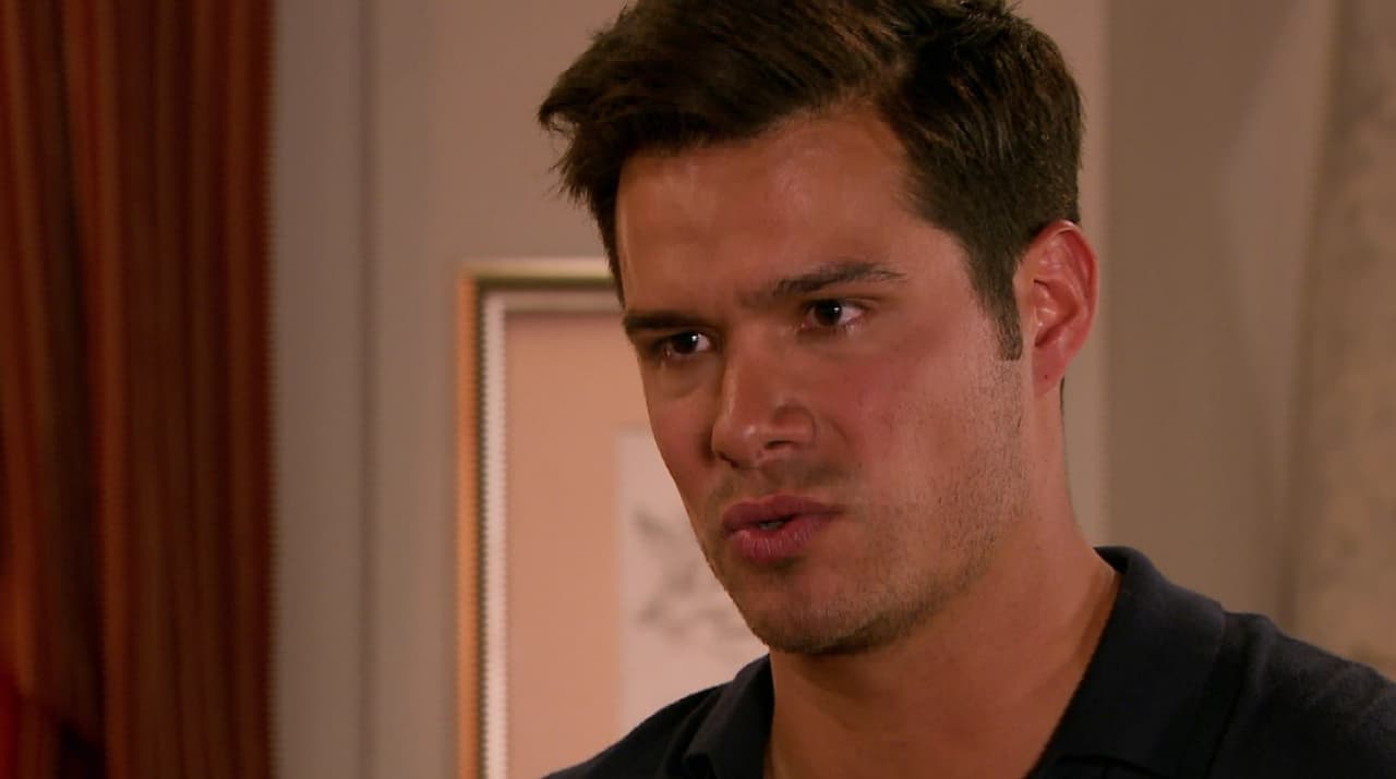 En 
<b>A que no me dejas</b>, Brandon Peniche volvió a trabajar junto a su padre 
<b>Arturo Peniche</b>. Esta novela está basada en 
<b>Amor en Silencio</b>, misma que su padre protagonizó en 1988.