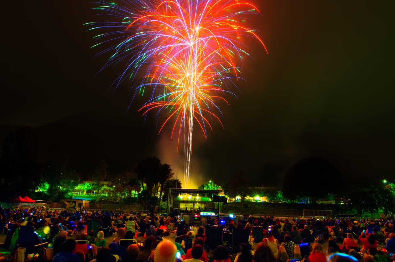 <b>Palisades Charter High School</b>
<br>El evento Palisades Rocks en la escuela Palisades Charter School, invita a la comunidad angelina a celebrar este 4 de julio con música, comida, actividades familiares y un espectáculo de fuegos artificiales. 
<br>Ubicación: 15777 Bowdoin Street
