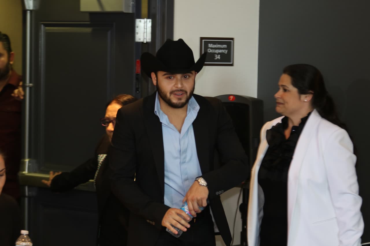 Pero no sólo fue criticado por su contenido, sino porque se utilizaron patrullas y elementos de la policía de Zapopan, México y fue grabado en una finca que estaba vinculada con el narcotráfico.