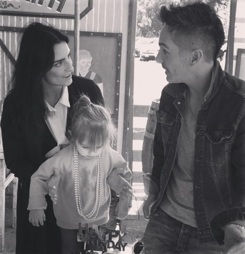 Desde ese momento supieron que debían dar un giro a su relación, sobre todo porque tendrán que estar juntos y en paz 
<b><a href="https://www.univision.com/famosos/tenemos-una-actriz-en-la-familia-aislinn-derbez-publica-la-evidencia-irrefutable-del-talento-de-kailani-video" target="_blank">por el bien de su hija Kailani</a></b>: “Él nunca va a dejar de ser mi familia, vamos a ser familia hasta que nos muramos, toda la vida”.
<br>