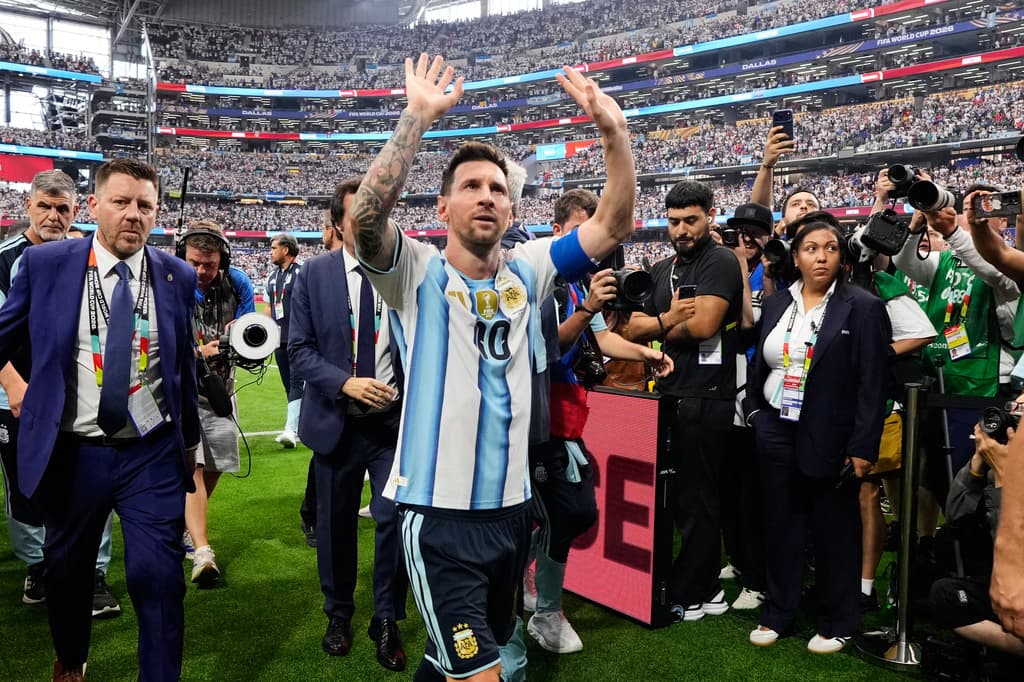 Lionel Messi hizo historia hoy al convertirse en el máximo anotador de las Copas Mundiales. Marcó su gol número 18, superando así a los delanteros históricos de Alemania y Brasil.