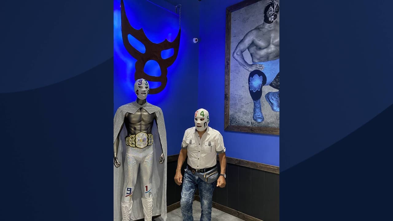 En una entrevista con Univision Arizona
<i> El Matemático</i> cuenta que fue en el circo donde descubrió que su destino sería la lucha libre.
<br>