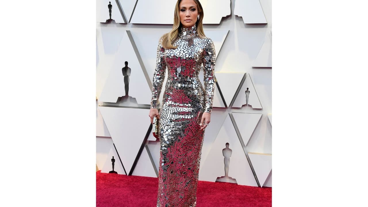 Jennifer se enfundó en un diseño brillante en la entrega de los Oscar 2019