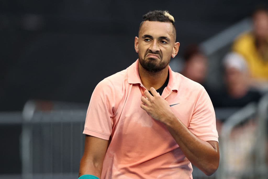 El australiano se ha caracterizado por ser un tenista muy polémico con sus actitudes dentro y fuera de la cancha, la más reciente, en el Australia Open, donde recibió una llamada de atención por tomar más tiempo del debido al realizar un servicio. Kyrgios respondió imitando las poses de Nadal y recibió una amonestación.