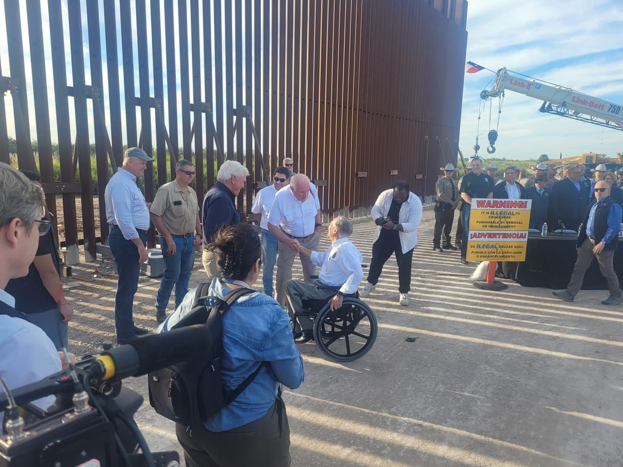 Con la SB 3, el estado de Texas da financiamiento para operaciones de seguridad fronteriza y la construcción, operación y mantenimiento de infraestructura de barrera fronteriza