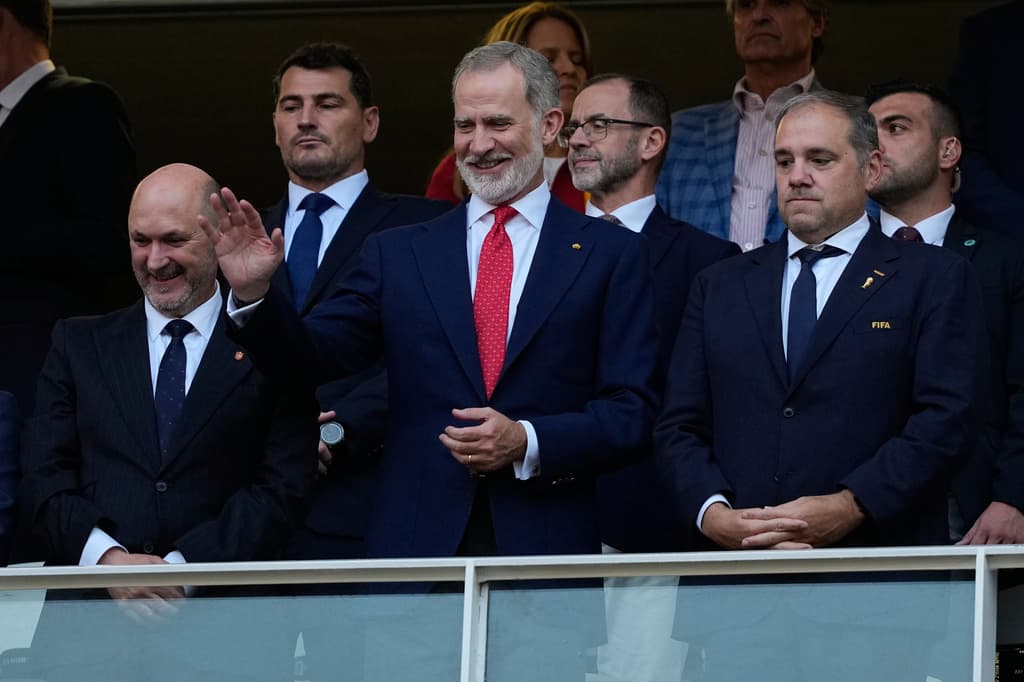 El rey de España Felipe VI asistió al partido y pudo presenciar el juego desde un palco de honor.