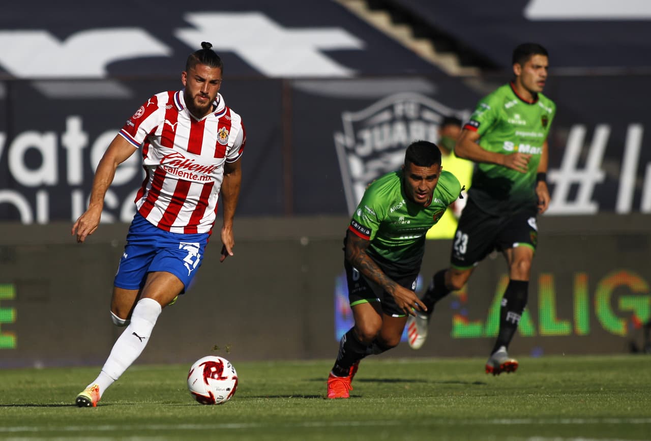 Con goles de José Macías y Jesús Angulo, las Chivas consiguen unos valiosos tres puntos en la frontera.