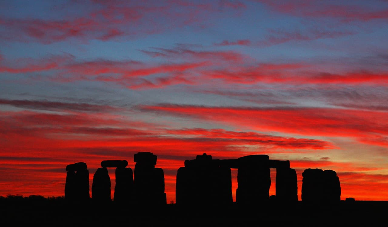 Cuando el Sol atraviesa exactamente el eje de la construcción es motivo de gran júbilo, celebración y alegría por todos los participantes.