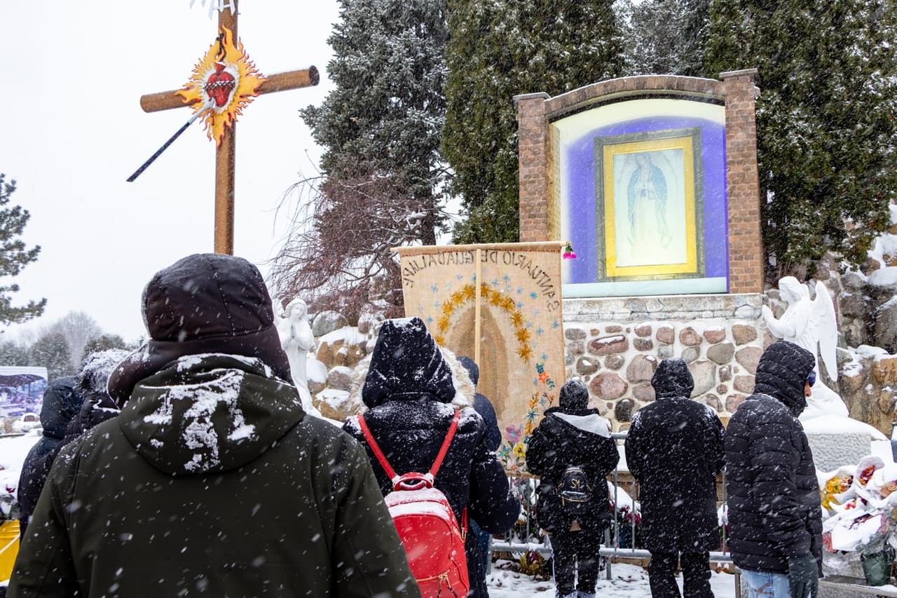 El Santuario de
<b> <a href="https://www.univision.com/local/chicago-wgbo/virgen-guadalupe-gira-basilica-cerrito-tepeyac-des-plaines-santuario" target="_blank">Nuestra Señora de Guadalupe</a></b>, en Des Plaines, recibió un permiso especial de la Arquidiócesis de Chicago para ser un lugar de peregrinación designado durante el Año Jubilar.
<br>
<br>Este reconocimiento
<b>estará vigente del 22 de noviembre al 28 de diciembre.</b>