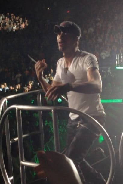 Con el US Airways completamente repleto, Pitbull y Enrique Iglesias hicieron retumbar el centro de Phoenix con un tremendo fiestón que duró más de 3 horas. En el concierto, estaban presentes celebridades como Jessica Cediel del Gordo y La Flaca y William Valdes de Despierta America, entre otros. Durante el show, los fans enloquecieron y corearon los éxitos de ambos artistas. Enrique Iglesias, hasta saltó del escenario para interactuar con su público y tomarse selfies con ellos.