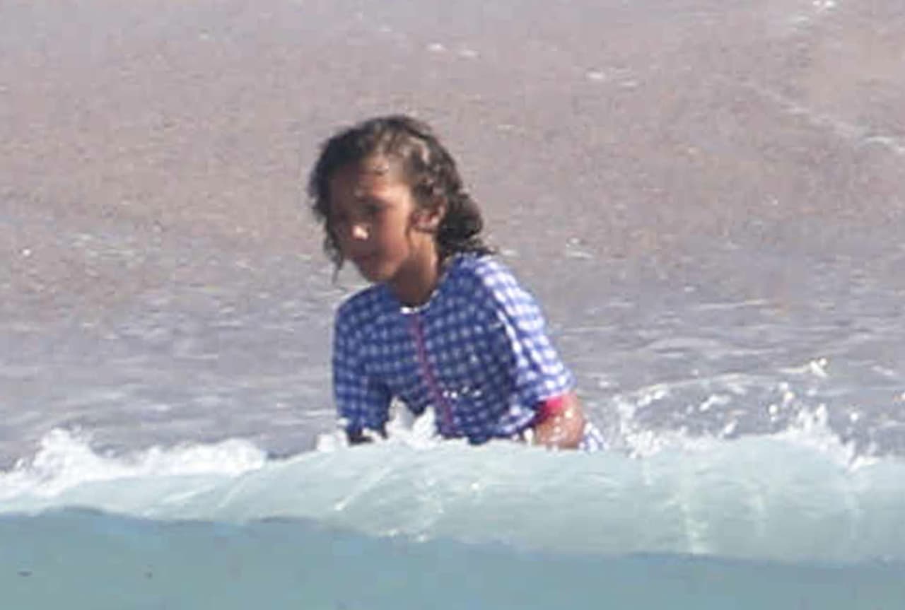 La hija mayor de Halle siempre se mantuvo a la vista de su mamá.