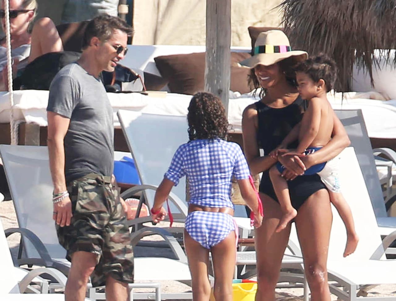 Llegó Nahla a reunirse con su familia.