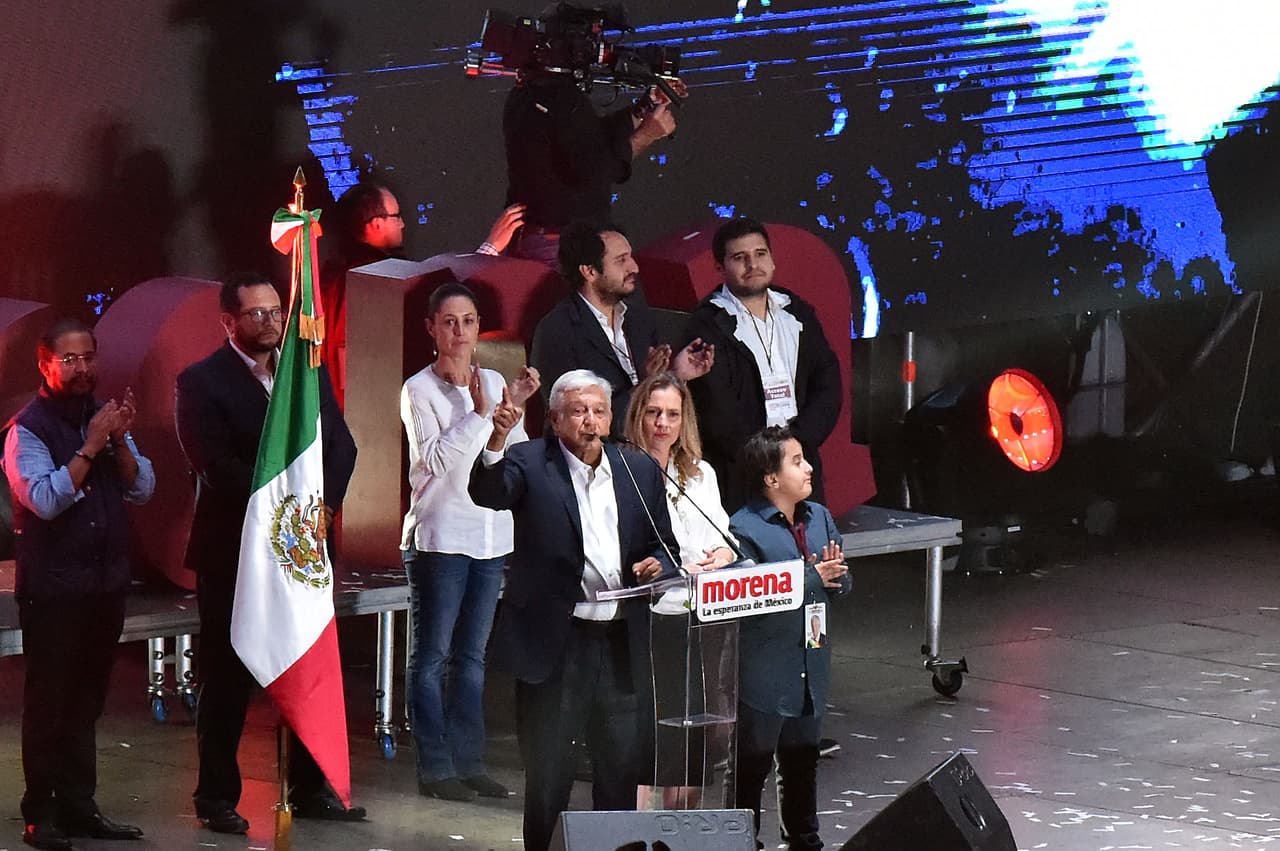 "Vamos a cumplir todos los compromisos. No les voy a fallar. No se van a decepcionar. Soy muy consciente de mi responsabilidad histórica", agregó.