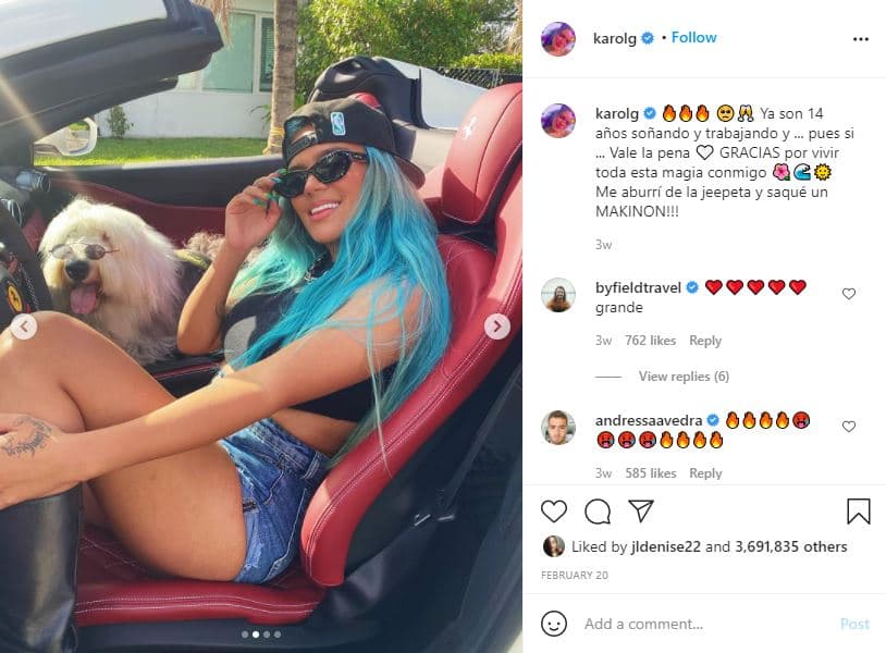 “Ya son 14 años soñando y trabajando. Y pues sí... Vale la pena. Gracias por vivir toda esta magia conmigo”, dijo la cantante colombiana en Instagram, a quien se le vio en su primer paseo 
<b>muy bien acompañada por Otto</b>, su gran amigo de cuatro patas y cola feliz.