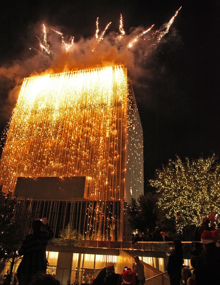 'Reliant Lights Your Holidays'