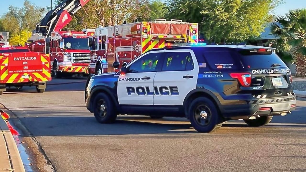 Choque frontal deja dos personas sin vida y una más gravemente herida en Chandler